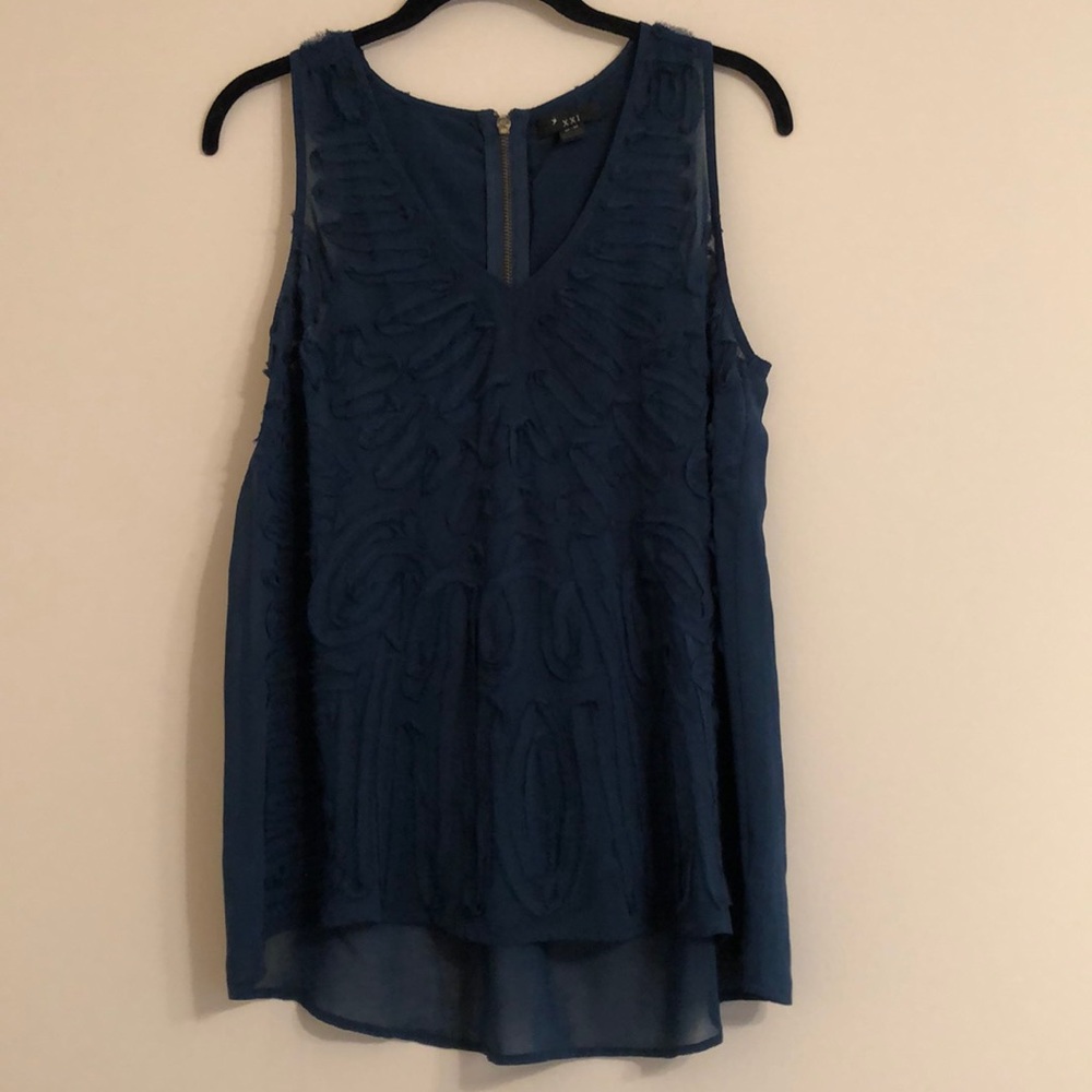 Teal tank with beautiful textures design